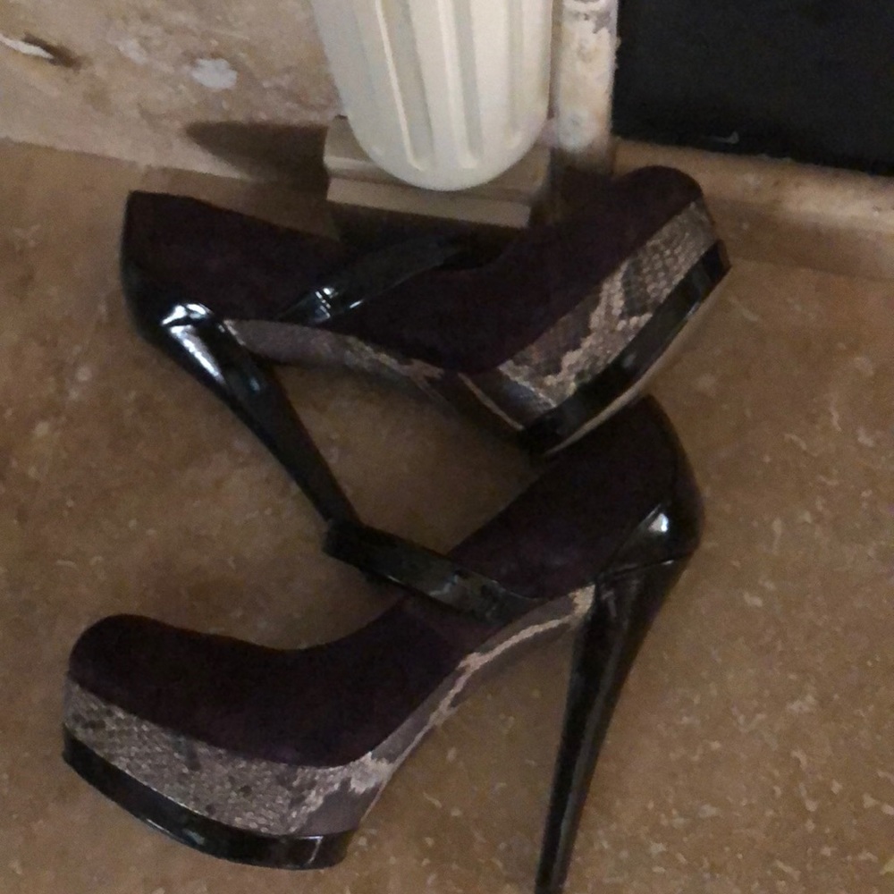 Shoes - Picture 2 of 2